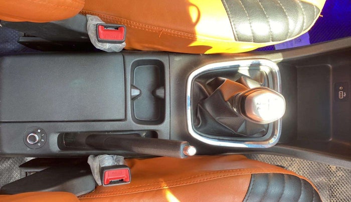 2021 Renault TRIBER RXZ, Petrol, Manual, 27,701 km, Gear Lever