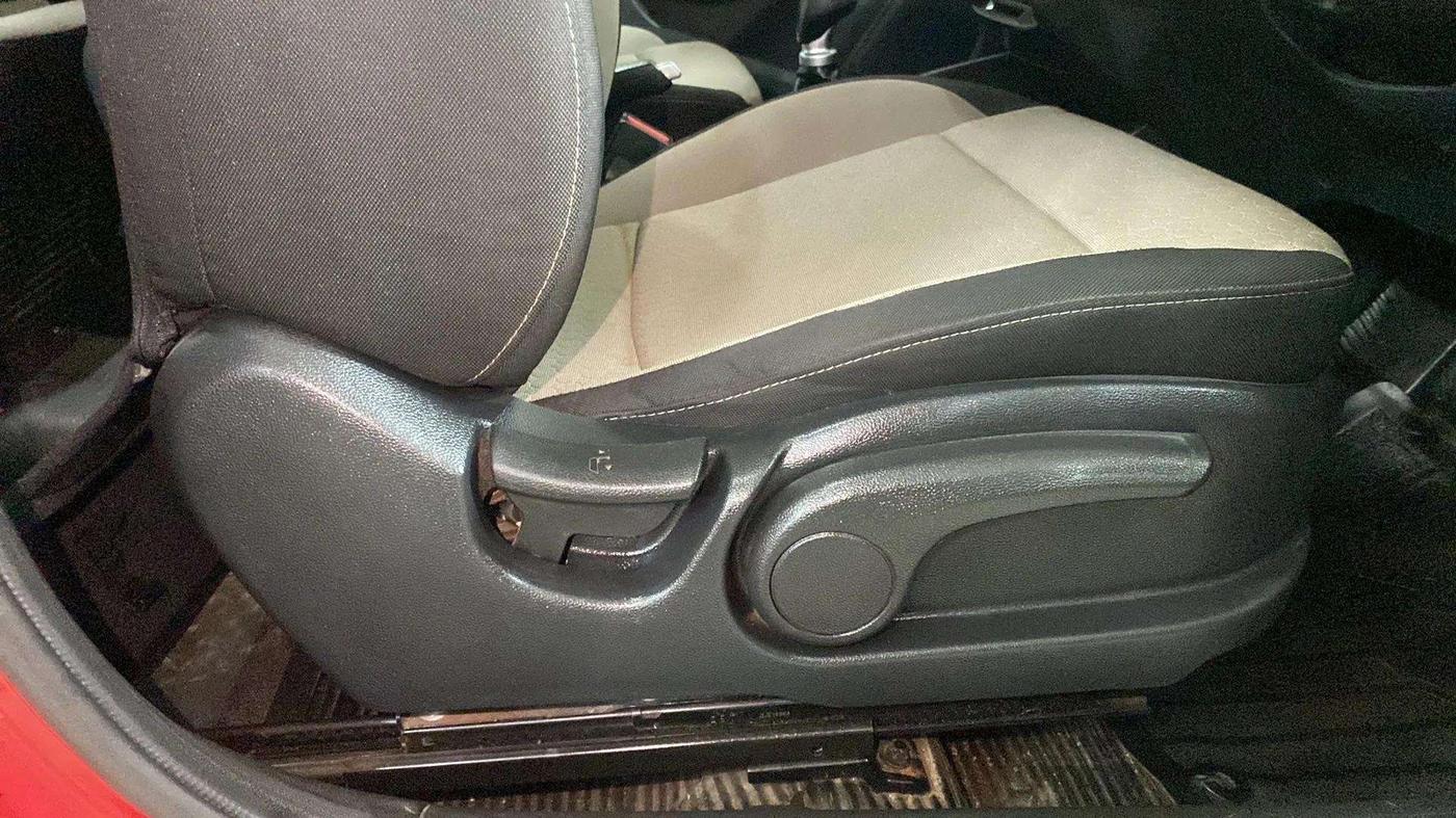 2014 Hyundai Elite i20 ASTA 1.2, Petrol, Manual, 61,370 km, Driver Side Adjustment Panel