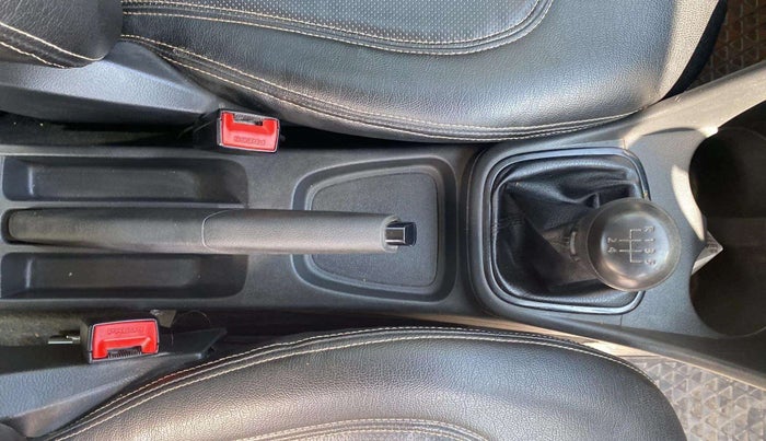 2016 Volkswagen Polo COMFORTLINE 1.2L, Petrol, Manual, 95,523 km, Gear Lever