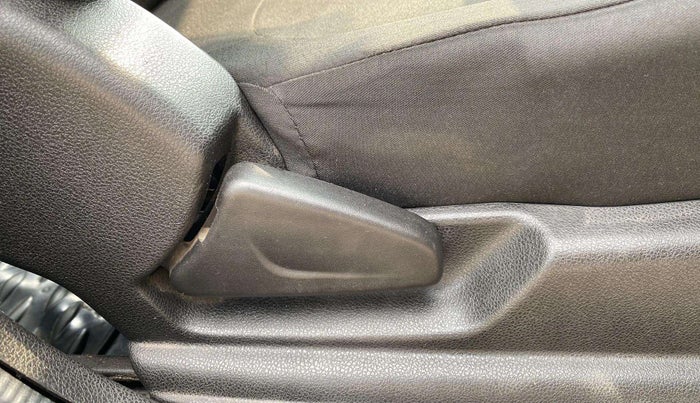 2017 Renault Kwid RXT 1.0 (O), Petrol, Manual, 39,342 km, Driver Side Adjustment Panel