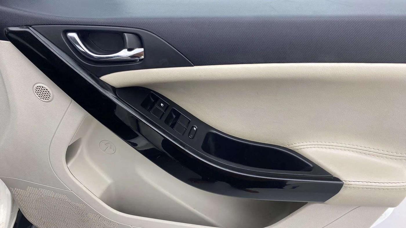 2021 Tata NEXON XZA PLUS (O) DIESEL, Diesel, Automatic, 56,973 km, Driver Side Door Panels Control