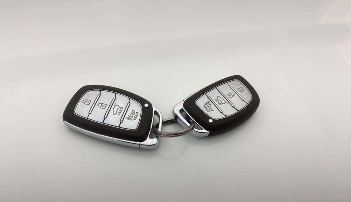 2019 Hyundai VENUE SX PLUS 1.0 TURBO DCT, Petrol, Automatic, 28,952 km, Key Close Up