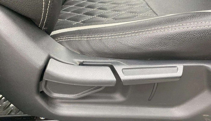 2019 Hyundai VENUE SX PLUS 1.0 TURBO DCT, Petrol, Automatic, 28,952 km, Driver Side Adjustment Panel