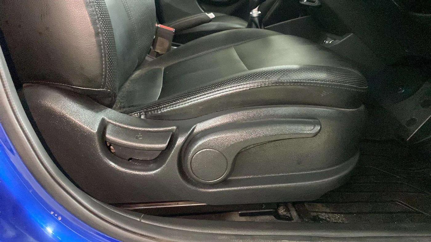 2015 Hyundai Elite i20 SPORTZ 1.2, Petrol, Manual, 54,523 km, Driver Side Adjustment Panel