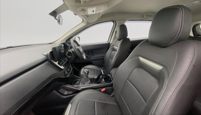 2021 Tata Harrier XE 2.0L Kryotec, Diesel, Manual, 28,447 km, Right Side Front Door Cabin