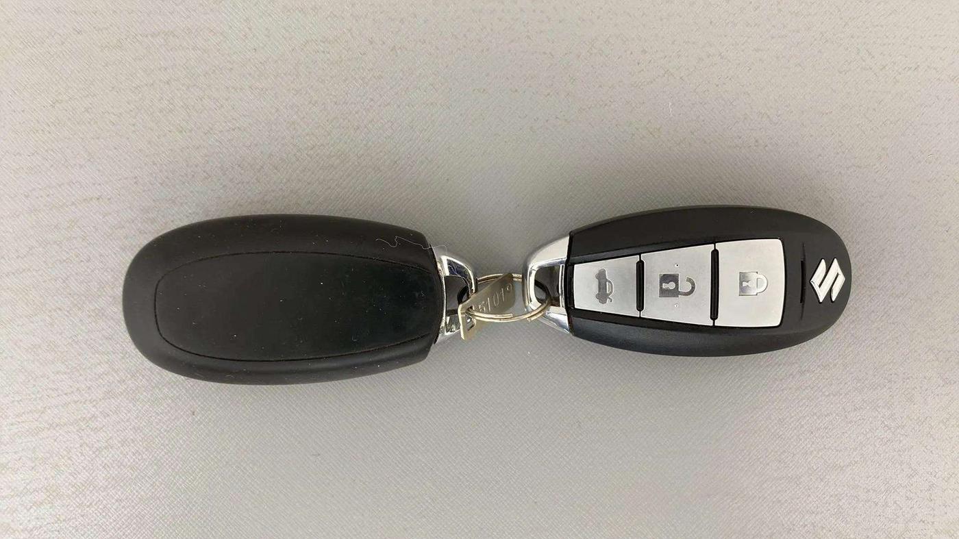 2018 Maruti Ciaz ALPHA 1.5 SHVS PETROL, Petrol, Manual, 64,207 km, Key Close Up