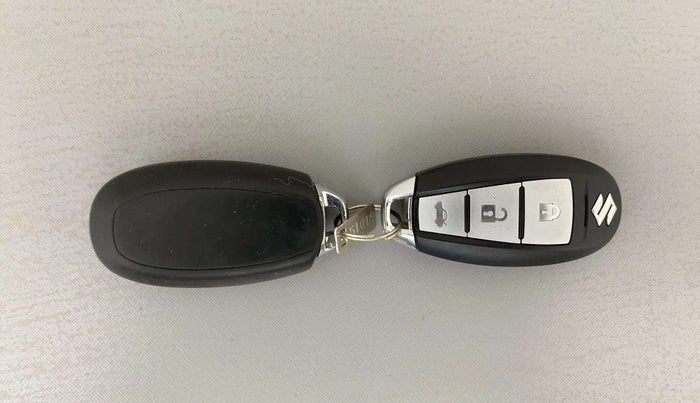 2018 Maruti Ciaz ALPHA 1.5 SHVS PETROL, Petrol, Manual, 64,207 km, Key Close Up