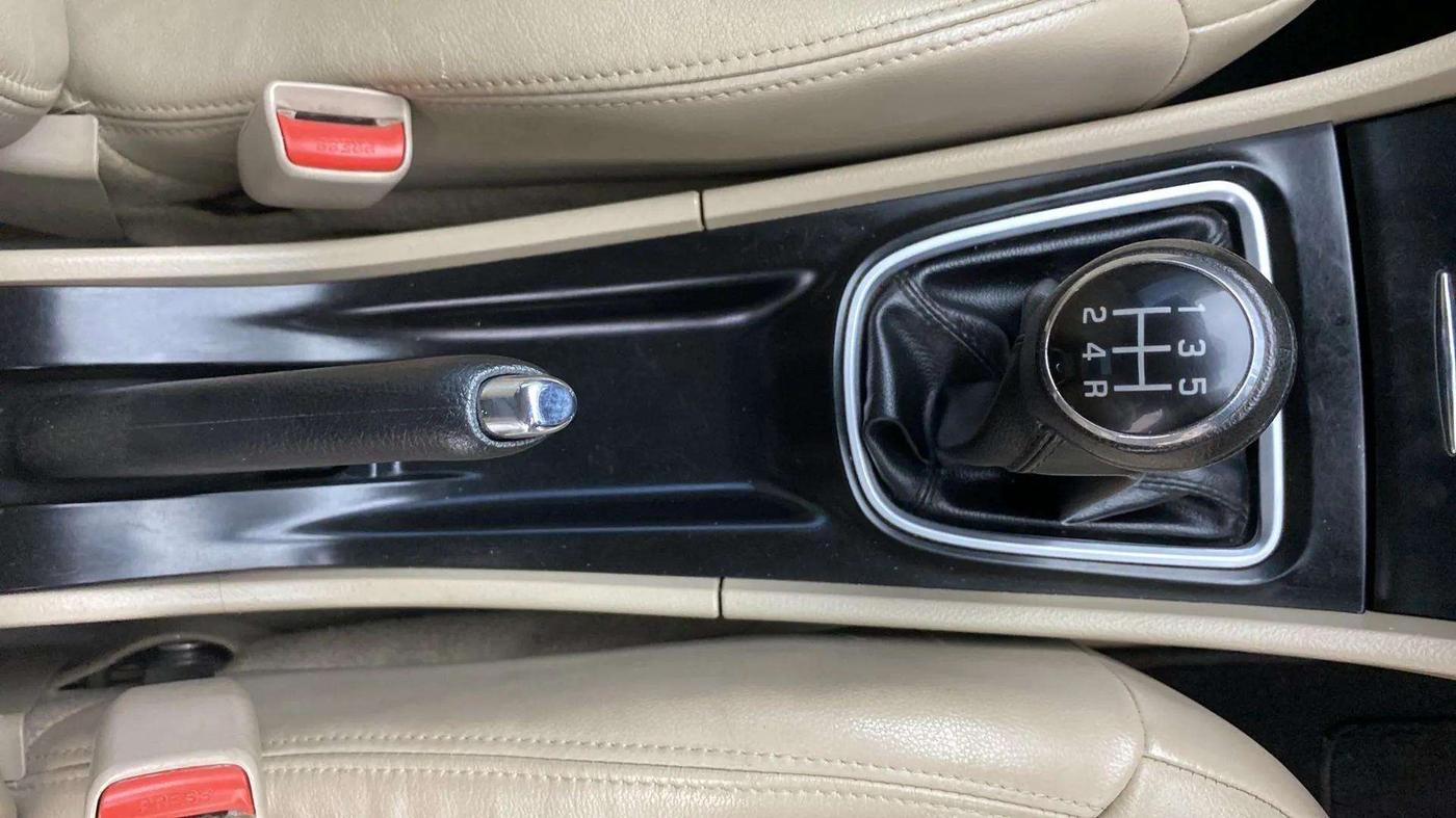 2018 Maruti Ciaz ALPHA 1.5 SHVS PETROL, Petrol, Manual, 64,207 km, Gear Lever