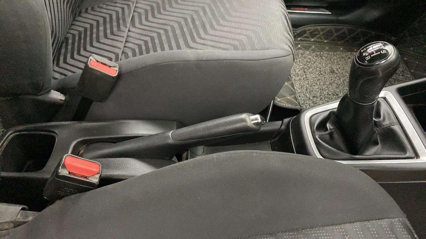 2018 Maruti Swift VXI, Petrol, Manual, 66,466 km, Gear Lever
