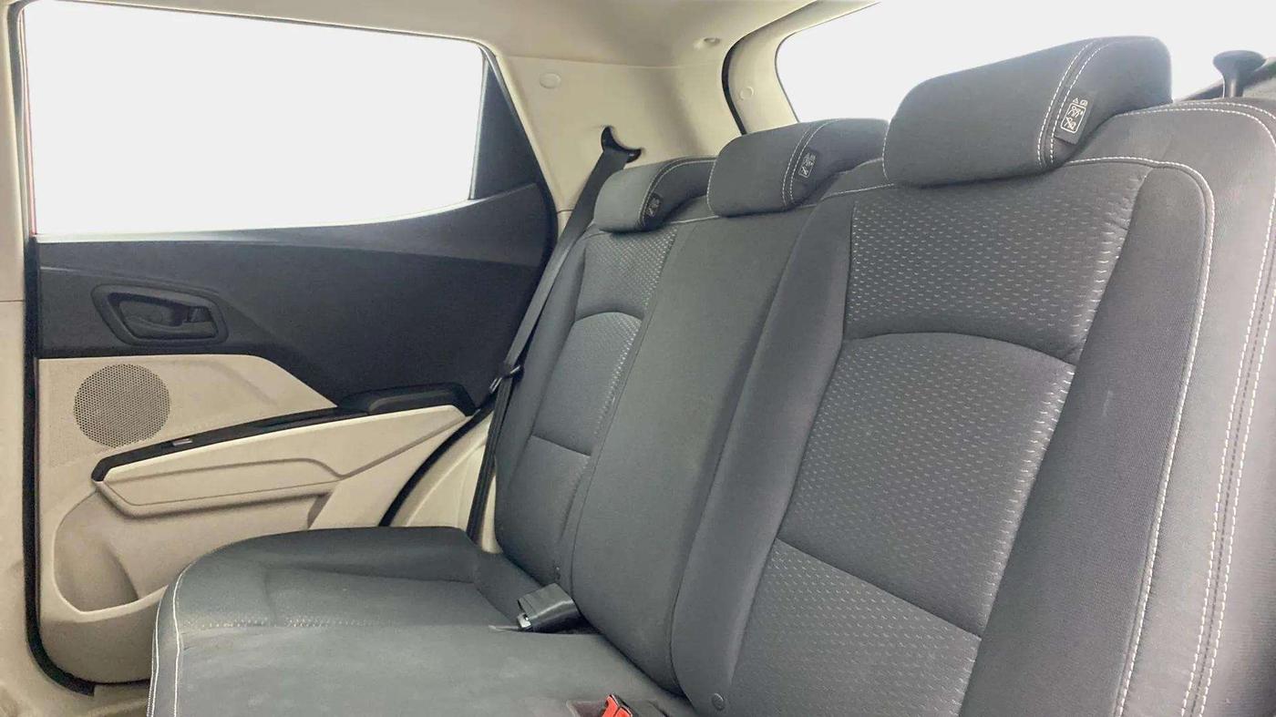 2020 Mahindra XUV300 W6 1.2 PETROL, Petrol, Manual, 82,299 km, Right Side Rear Door Cabin