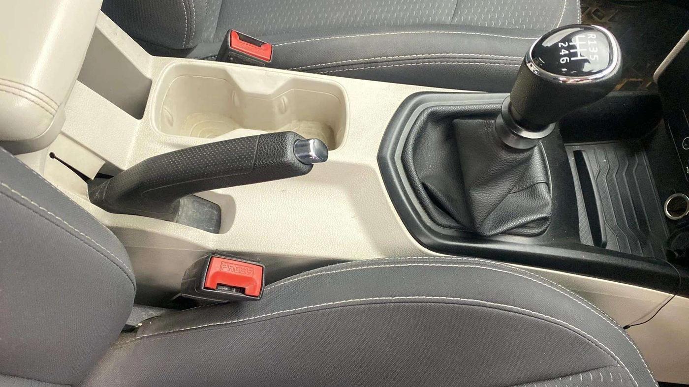 2020 Mahindra XUV300 W6 1.2 PETROL, Petrol, Manual, 82,299 km, Gear Lever