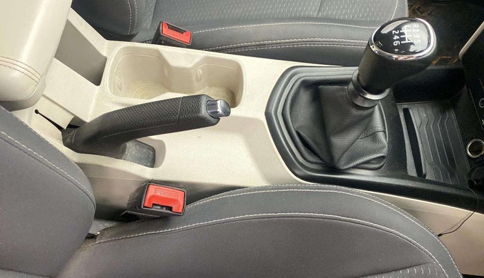 2020 Mahindra XUV300 W6 1.2 PETROL, Petrol, Manual, 82,299 km, Gear Lever