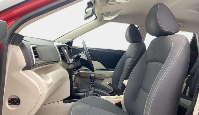 2020 Mahindra XUV300 W6 1.2 PETROL, Petrol, Manual, 82,299 km, Right Side Front Door Cabin