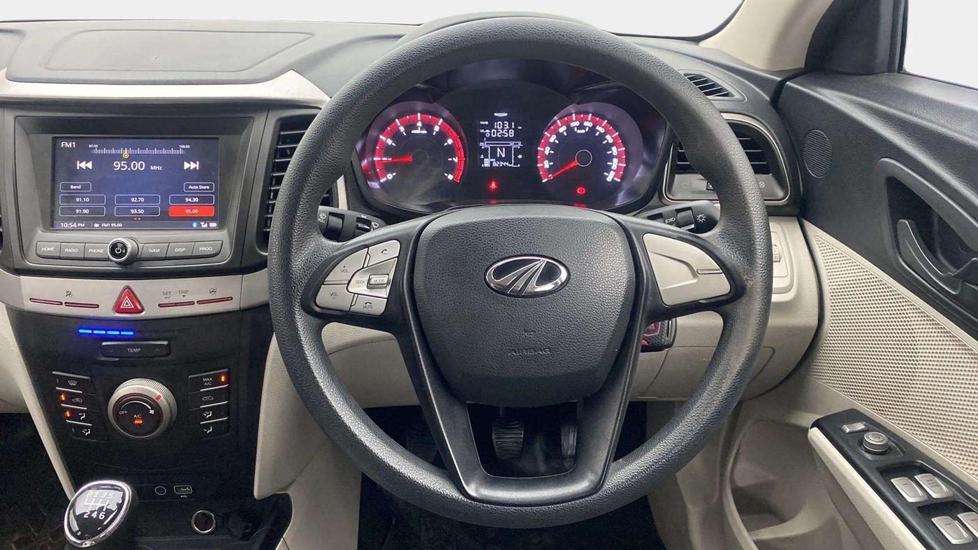 2020 Mahindra XUV300 W6 1.2 PETROL, Petrol, Manual, 82,299 km, Steering Wheel Close Up