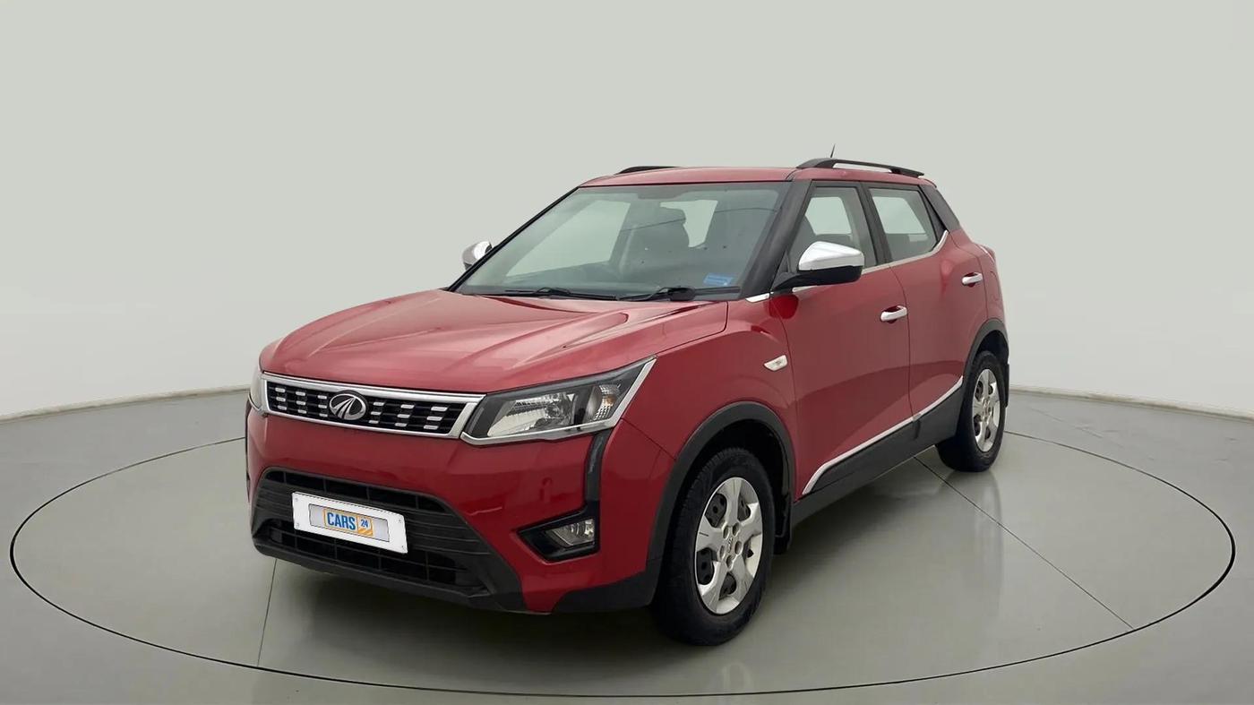 2020 Mahindra XUV300 W6 1.2 PETROL, Petrol, Manual, 82,299 km, Left Front Diagonal