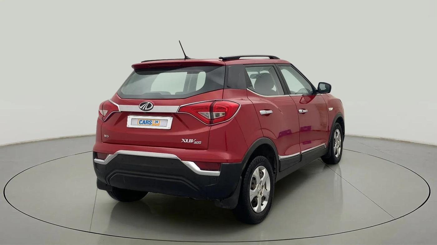 2020 Mahindra XUV300 W6 1.2 PETROL, Petrol, Manual, 82,299 km, Right Back Diagonal