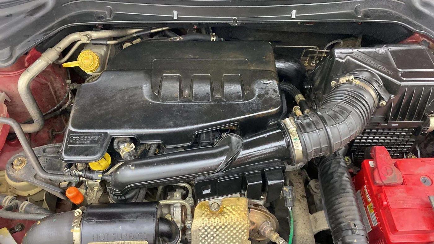 2020 Mahindra XUV300 W6 1.2 PETROL, Petrol, Manual, 82,299 km, Open Bonet