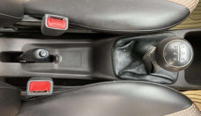 2017 Hyundai Eon SPORTZ, Petrol, Manual, 53,296 km, Gear Lever