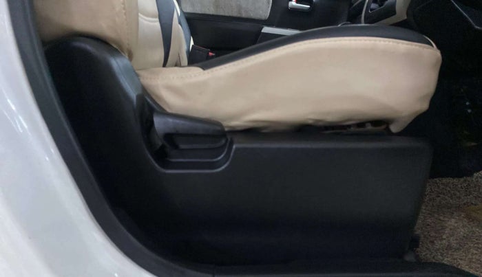 2016 Maruti Wagon R 1.0 VXI AMT, Petrol, Automatic, 38,516 km, Driver Side Adjustment Panel