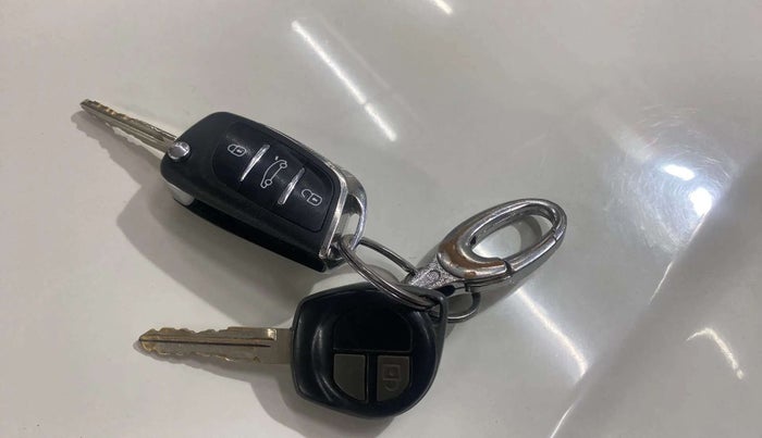 2016 Maruti Wagon R 1.0 VXI AMT, Petrol, Automatic, 38,516 km, Key Close Up