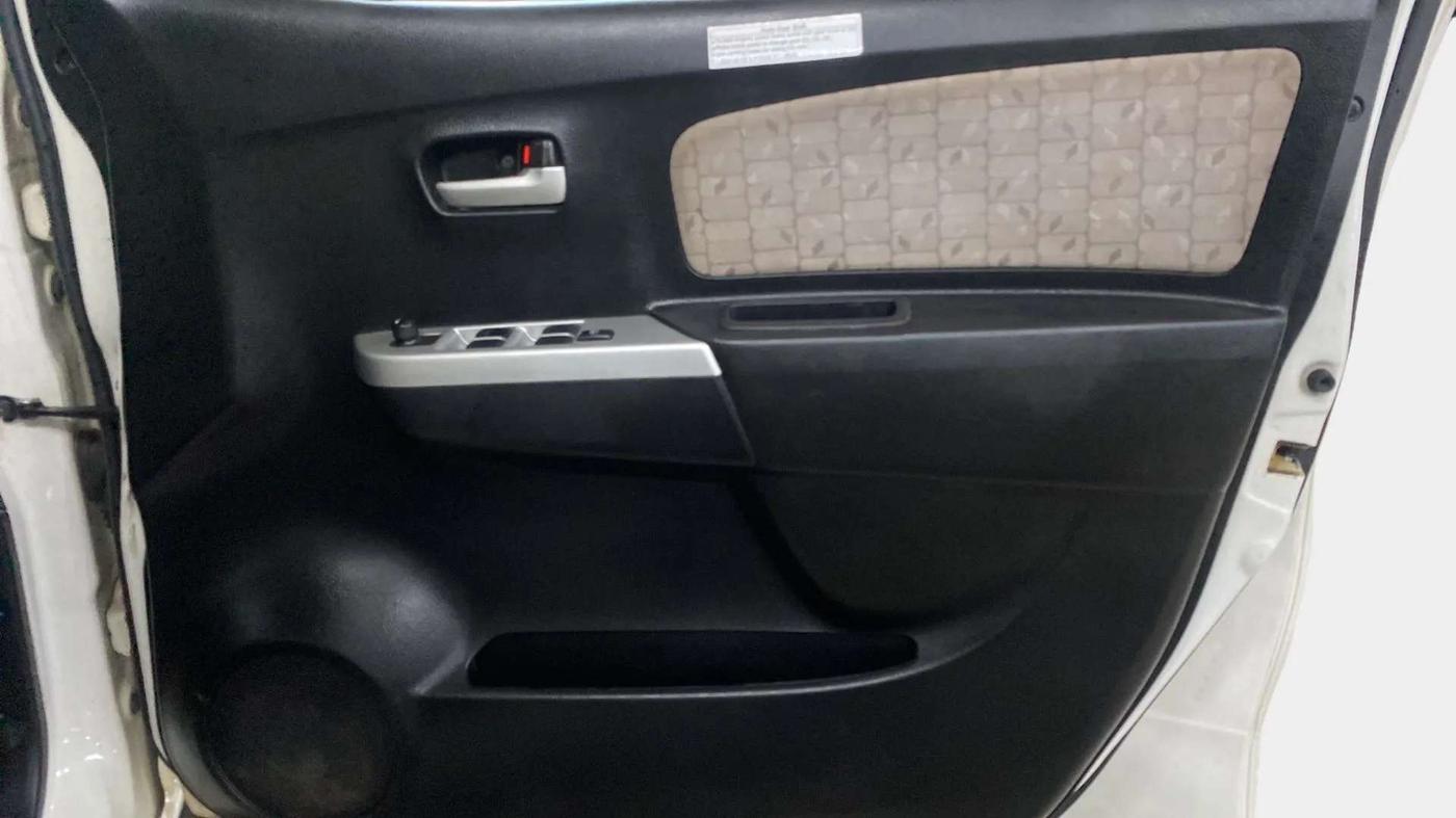 2016 Maruti Wagon R 1.0 VXI AMT, Petrol, Automatic, 38,516 km, Driver Side Door Panels Control