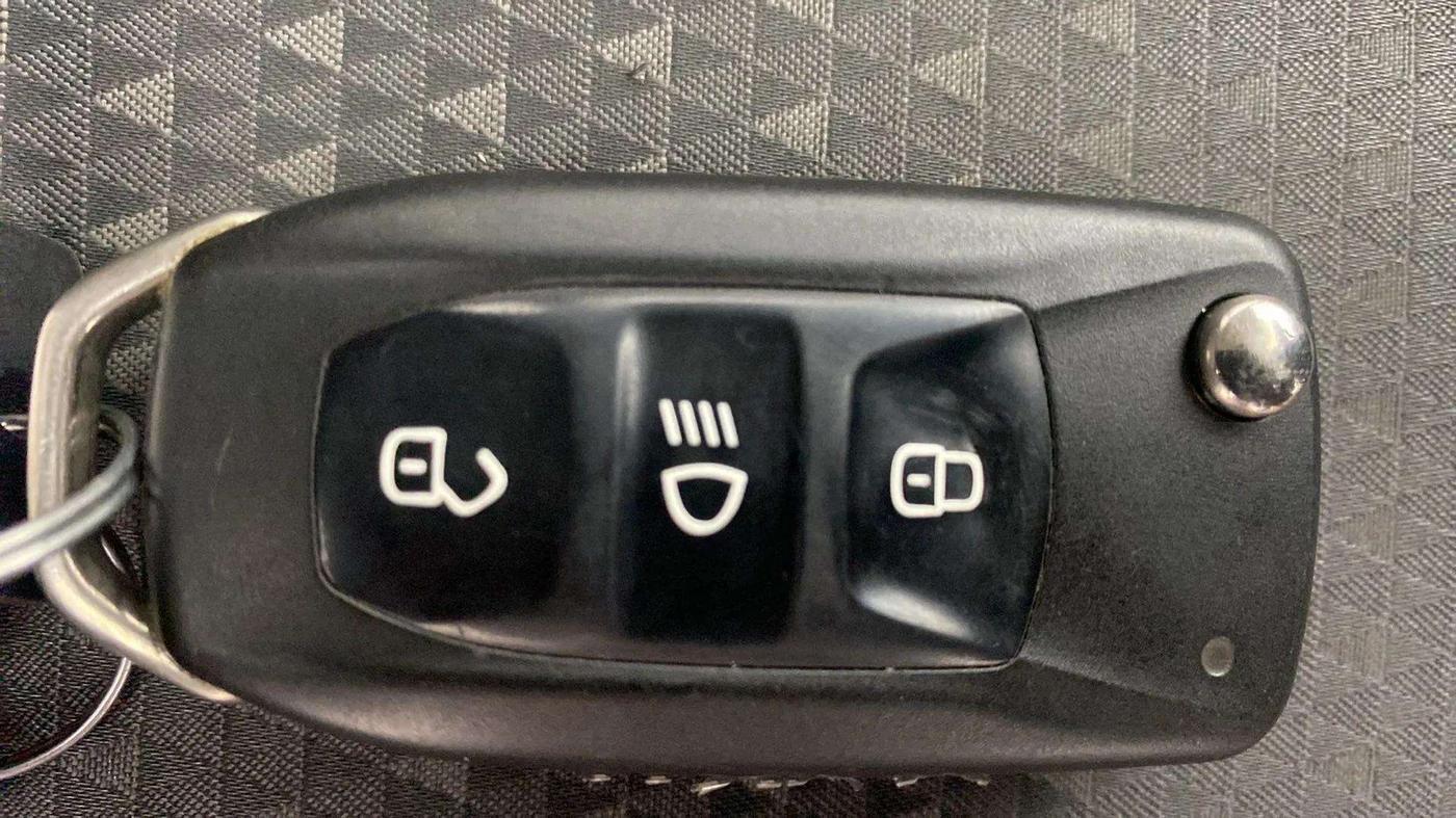 2016 Tata Tiago XZ PETROL, Petrol, Manual, 47,962 km, Key Close Up