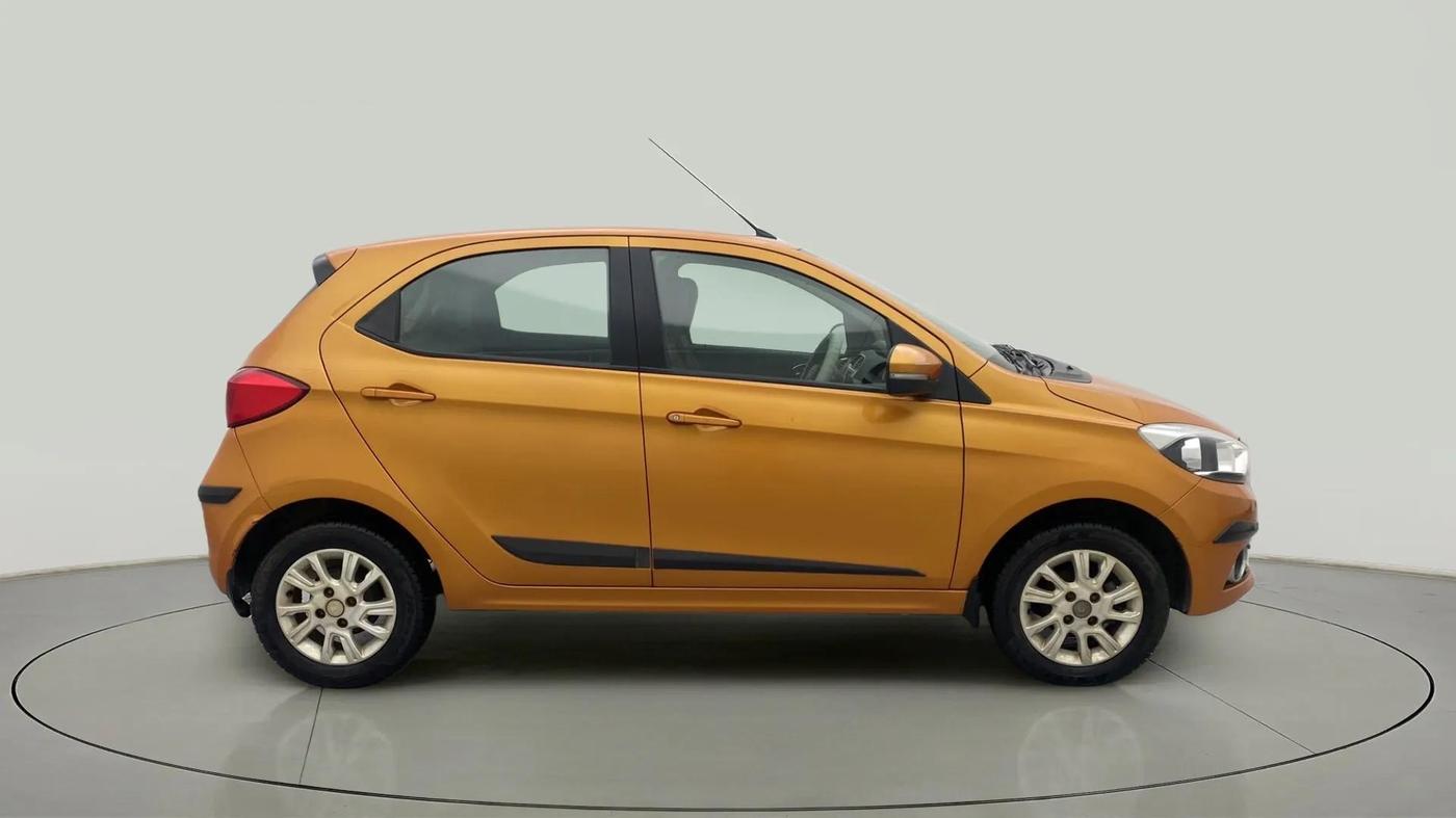 2016 Tata Tiago XZ PETROL, Petrol, Manual, 47,962 km, Right Side View