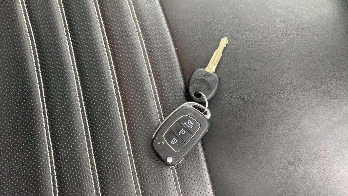 2022 Hyundai VENUE S 1.2, Petrol, Manual, 16,449 km, Key Close Up