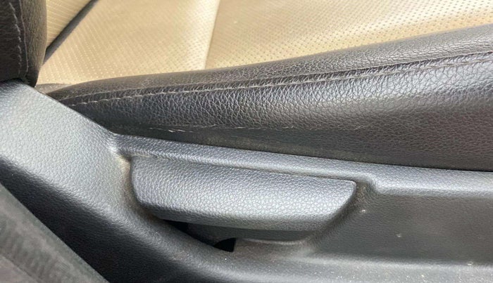 2014 Hyundai Eon D-LITE+, Petrol, Manual, 8,254 km, Driver Side Adjustment Panel