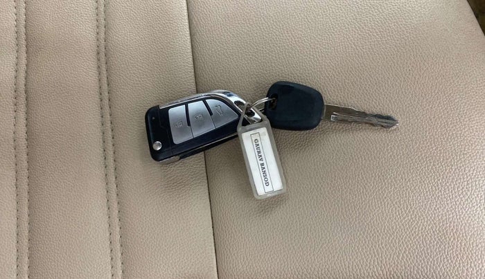 2016 Maruti Swift Dzire VXI, Petrol, Manual, 67,014 km, Key Close Up