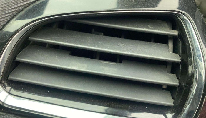 2017 Tata Tiago XZ PETROL, Petrol, Manual, 72,346 km, AC Unit - Front vent has minor damage