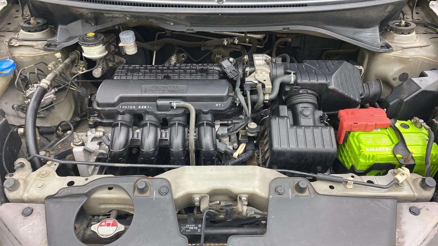 2013 Honda Brio S MT, Petrol, Manual, 1,09,084 km, Open Bonet
