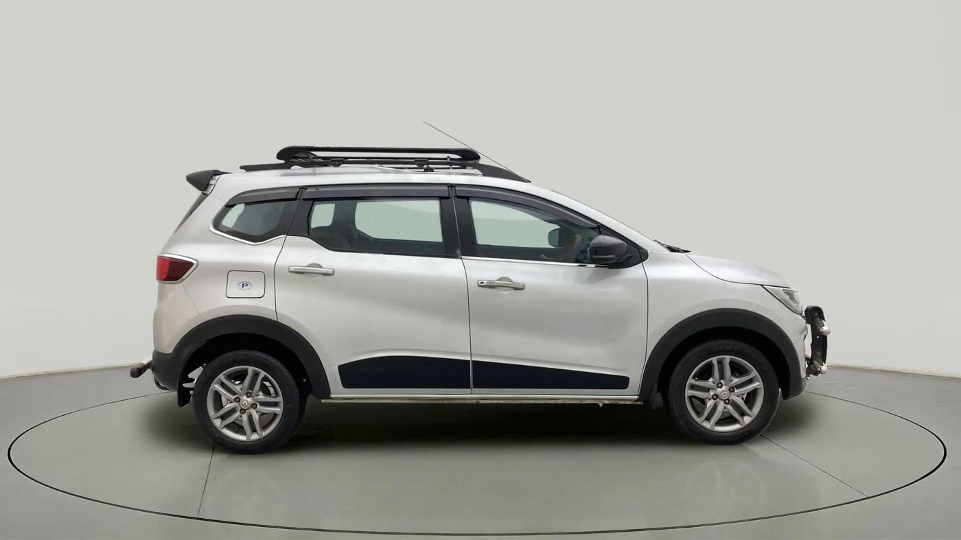 2022 Renault TRIBER RXZ, Petrol, Manual, 40,752 km, Right Side View