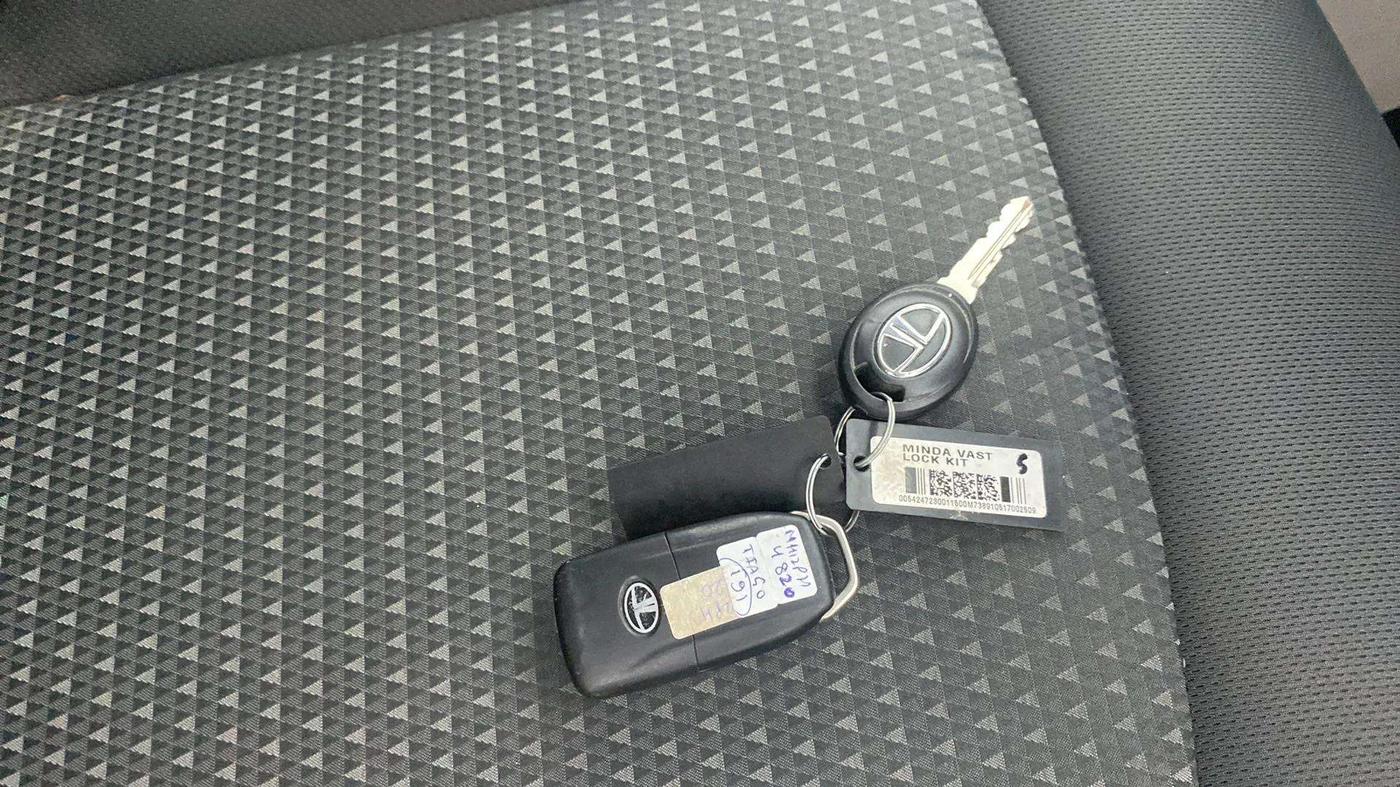 2017 Tata Tiago XZ PETROL, Petrol, Manual, 29,853 km, Key Close Up