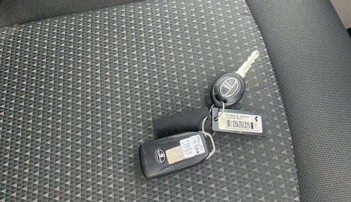 2017 Tata Tiago XZ PETROL, Petrol, Manual, 29,853 km, Key Close Up