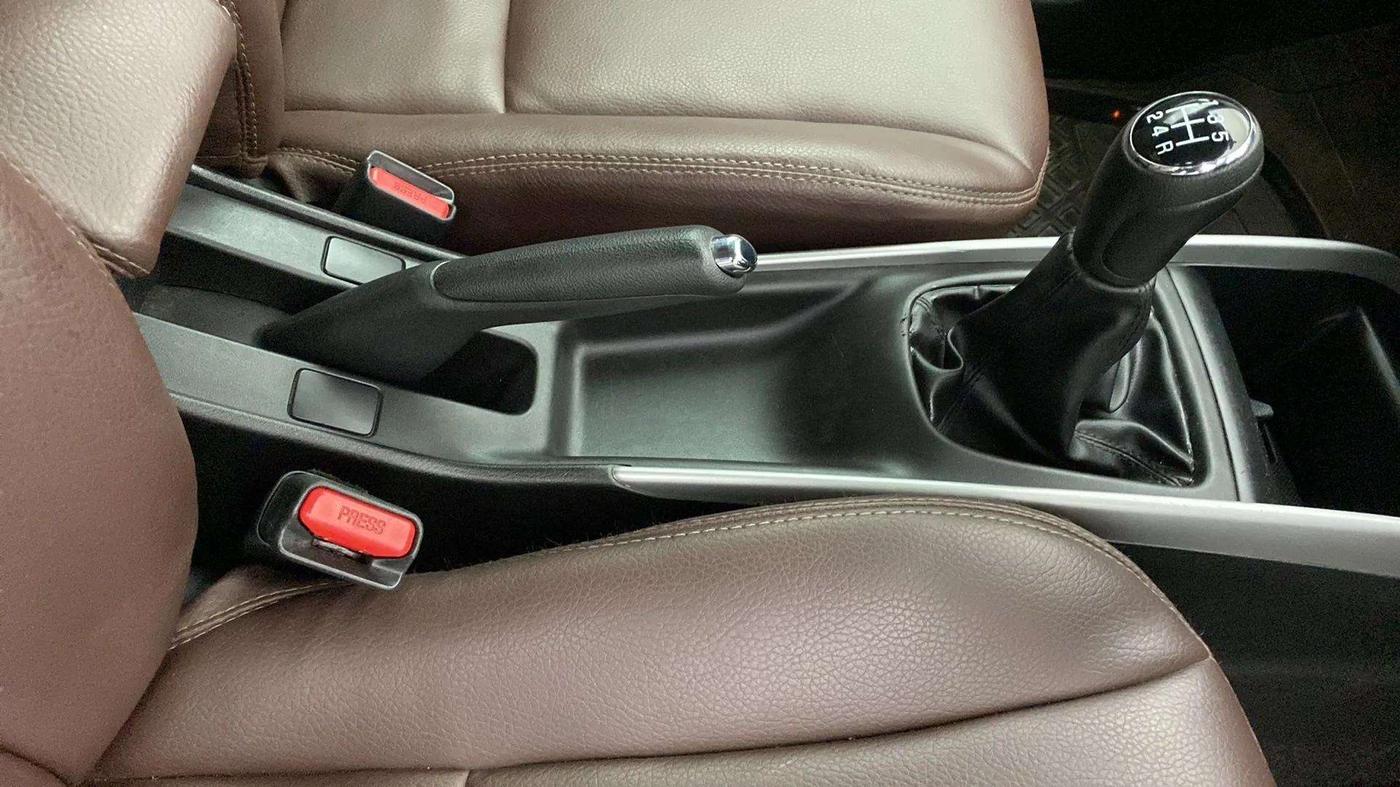 2016 Maruti Baleno ALPHA PETROL 1.2, Petrol, Manual, 37,494 km, Gear Lever