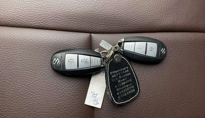 2016 Maruti Baleno ALPHA PETROL 1.2, Petrol, Manual, 37,494 km, Key Close Up