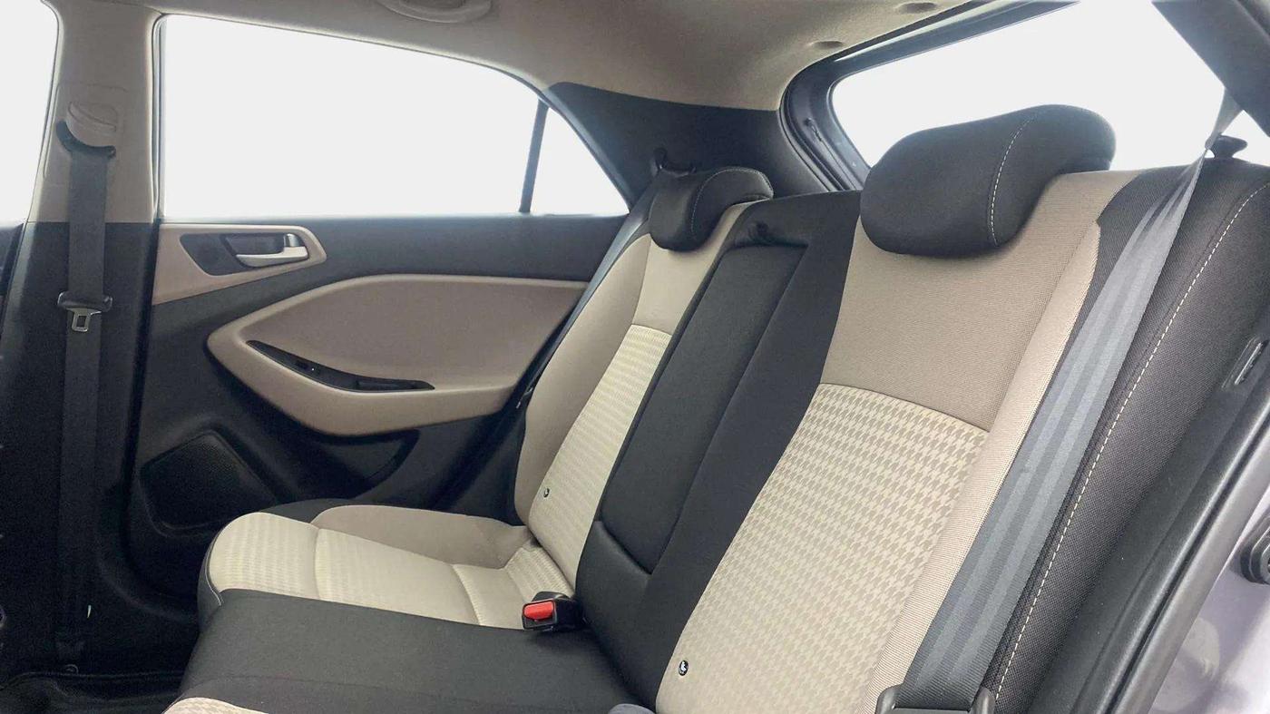 2018 Hyundai Elite i20 ASTA 1.2 (O), Petrol, Manual, 22,962 km, Right Side Rear Door Cabin