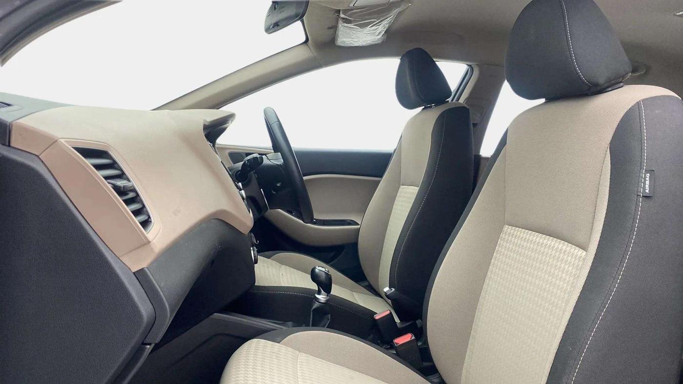 2018 Hyundai Elite i20 ASTA 1.2 (O), Petrol, Manual, 22,962 km, Right Side Front Door Cabin