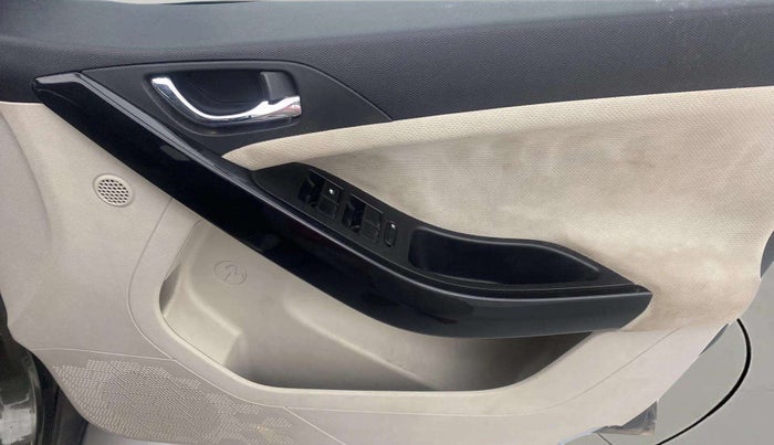 2022 Tata NEXON XZ PLUS PETROL SUNROOF, Petrol, Manual, 24,177 km, Driver Side Door Panels Control
