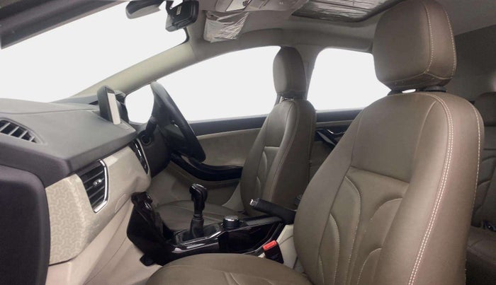 2022 Tata NEXON XZ PLUS PETROL SUNROOF, Petrol, Manual, 24,177 km, Right Side Front Door Cabin