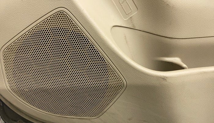 2017 Maruti Dzire LXI, CNG, Manual, 1,00,279 km, Speaker