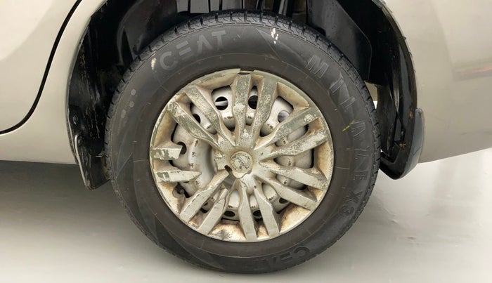 2017 Maruti Dzire LXI, CNG, Manual, 1,00,279 km, Left Rear Wheel