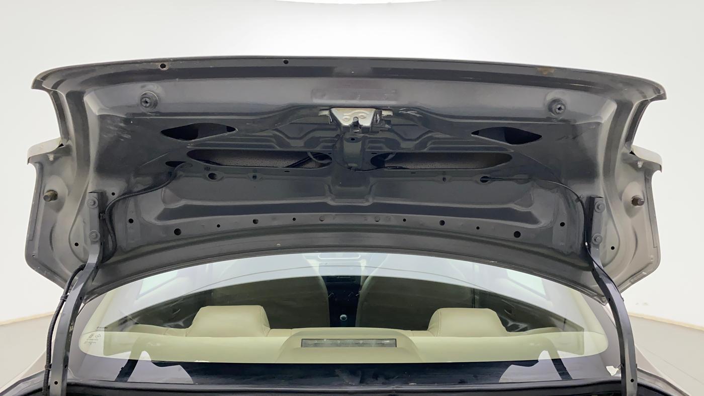 2017 Maruti Dzire LXI, CNG, Manual, 1,00,279 km, Boot Door Open