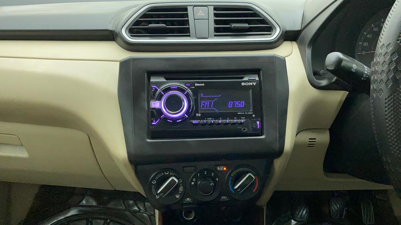 2017 Maruti Dzire LXI, CNG, Manual, 1,00,279 km, Air Conditioner