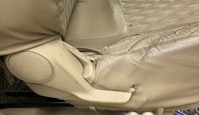 2017 Maruti Dzire LXI, CNG, Manual, 1,00,279 km, Driver Side Adjustment Panel