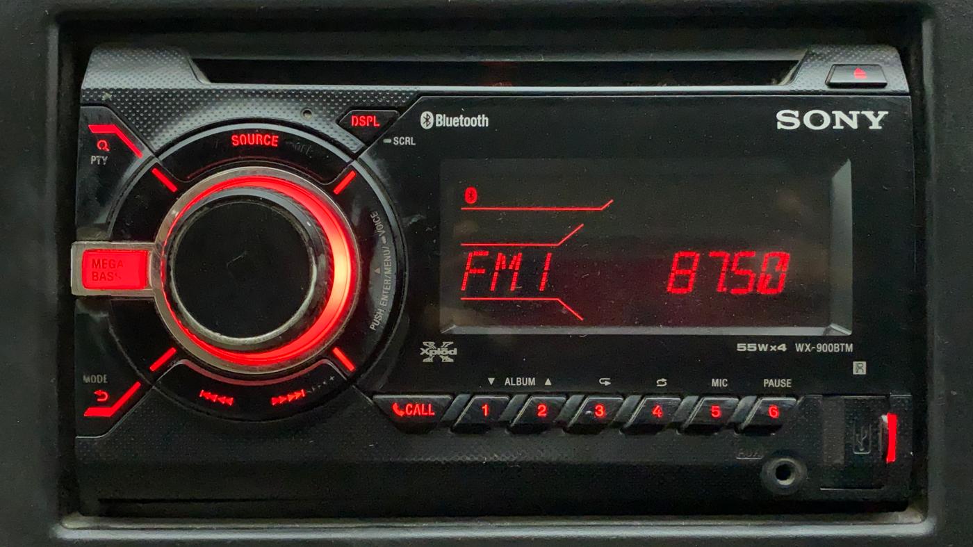 2017 Maruti Dzire LXI, CNG, Manual, 1,00,279 km, Infotainment System