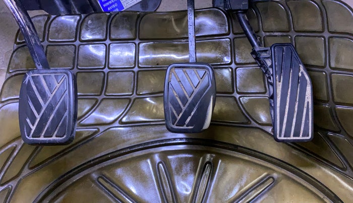 2017 Maruti Dzire LXI, CNG, Manual, 1,00,279 km, Pedals