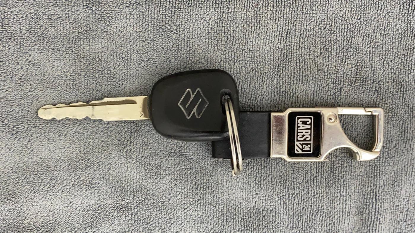 2017 Maruti Dzire LXI, CNG, Manual, 1,00,279 km, Key Close Up