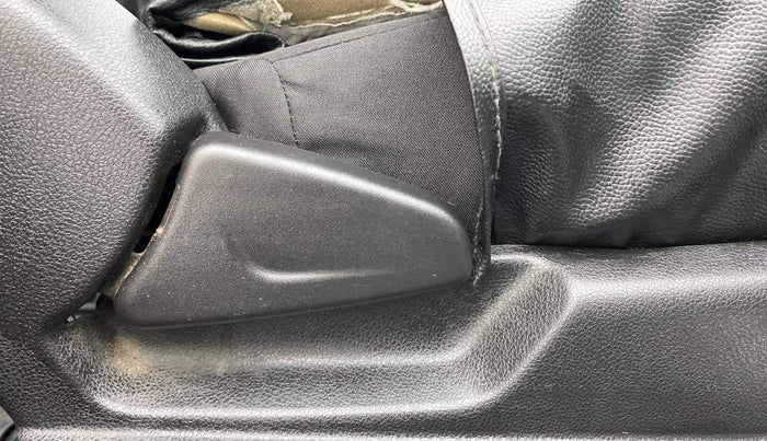 2019 Renault Kwid RXL, Petrol, Manual, 55,223 km, Driver Side Adjustment Panel